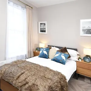 Pensión Ocho Homes By Eight Continents, Belfast