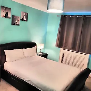  Apartment Lovely 2- Bedroom In